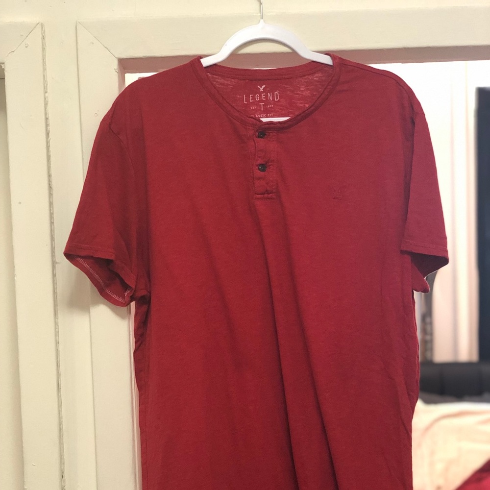 American Eagle Men’s Red XL Henley tee